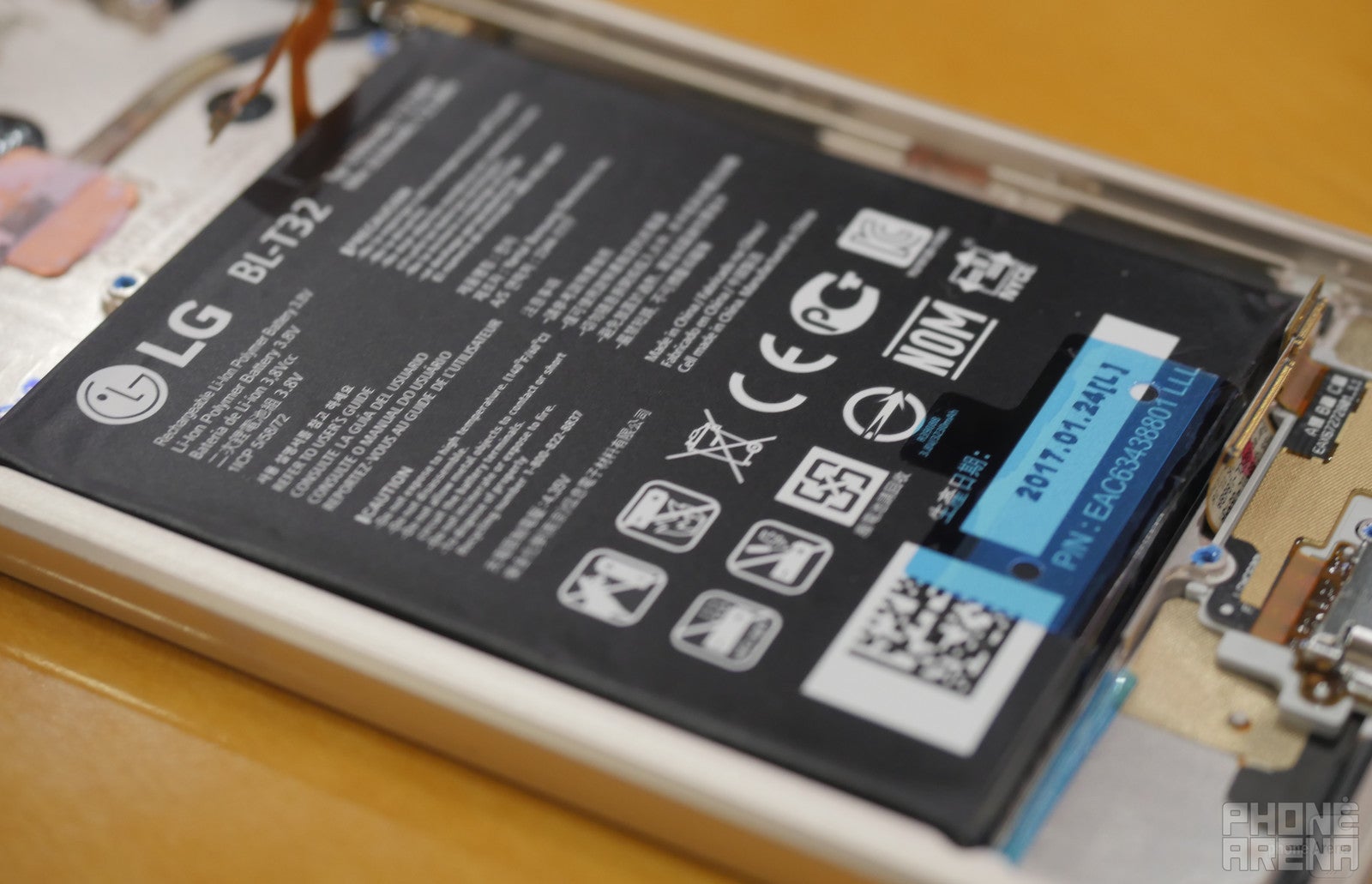 A sneak peek at the LG G6&#039;s internal battery - LG G6 preview: the no-nonsense phone the G5 should have been