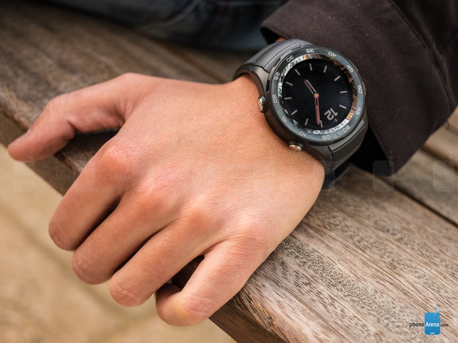 Huawei Watch 2 hands on My wrists are way too small for that