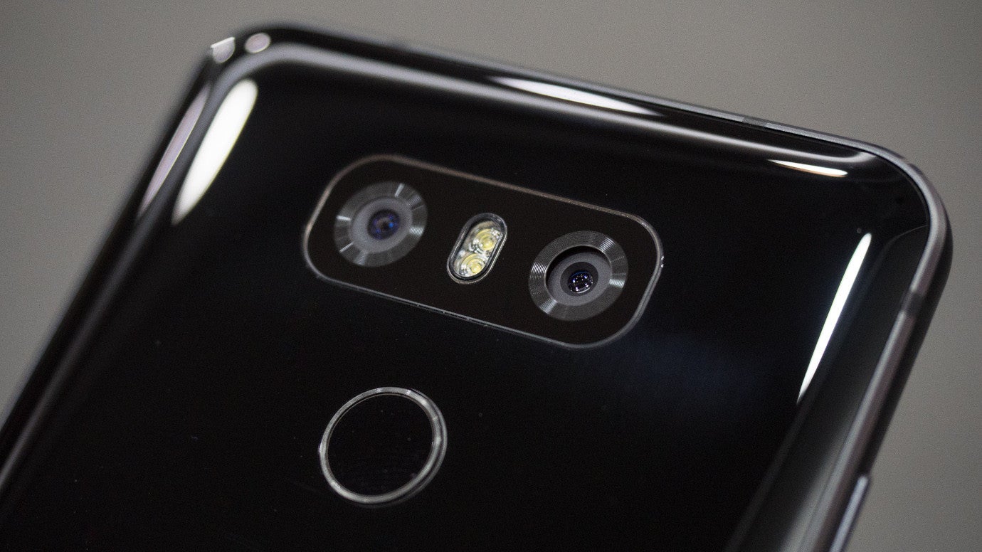 The two 13 MP sensors on the back of the LG G6 simulate the human field of view - Sony Xperia XZ Premium vs Huawei P10 Plus vs LG G6: three-way specs comparison showdown of MWC's finest