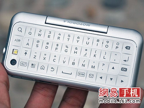 Motorola Backflip available now-in China
