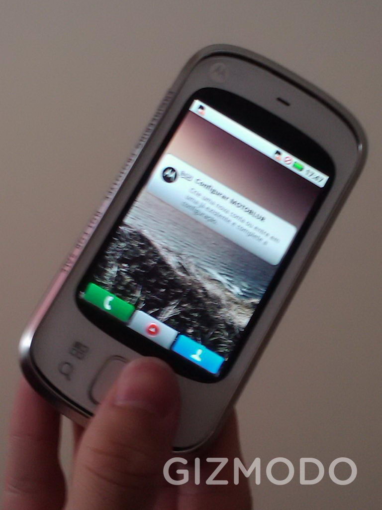 Motorola Zeppelin photographed, climbs stairway to Android