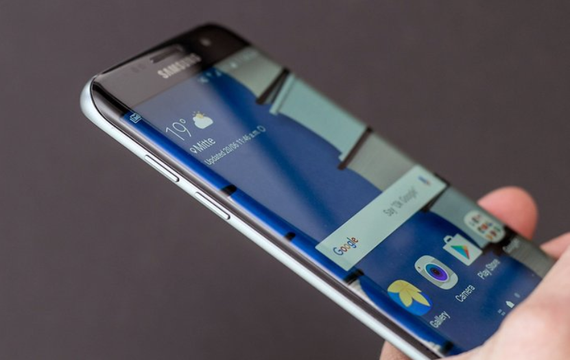 The screen on the Samsung Galaxy S7 edge wins an award from the Society for Information Display - Samsung Galaxy S7 edge screen is the &quot;Display of the Year&quot; says the Society for Information Display
