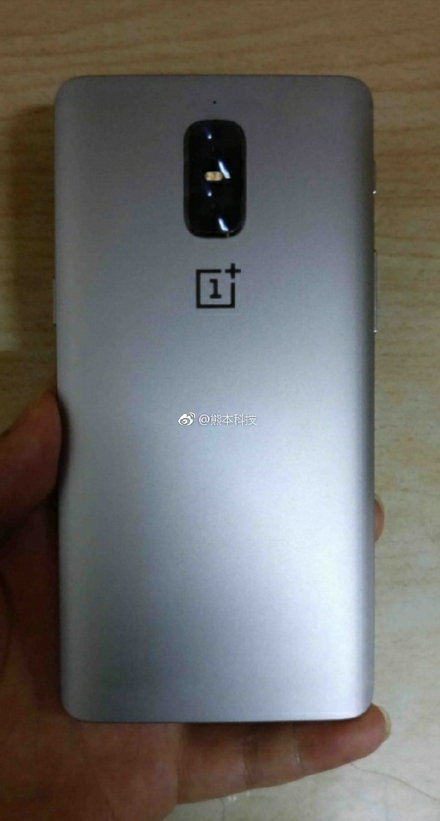Is this the OnePlus 5? - New OnePlus 5 image shows vertical dual-camera setup with no antenna lines
