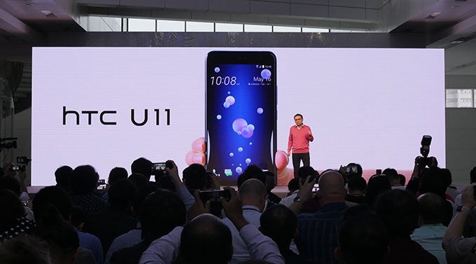 HTC U11 hands-on: all the color options, noise-cancelling earbuds, and more