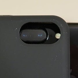 iPhone 8 case shows us the device's size compared to the iPhone 7 and 7 Plus