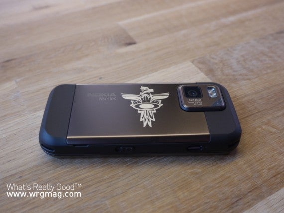 Nokia &amp; Oakley collaborates on limited edition Nokia N97 mini handsets