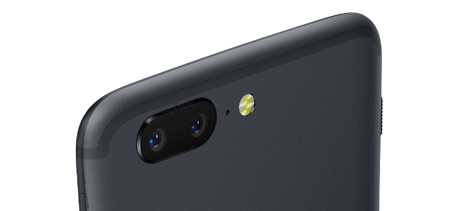 A secondary telephoto lens with portrait mode - OnePlus 5 is now official: powerhouse with dual camera, Portrait mode and... copycat design