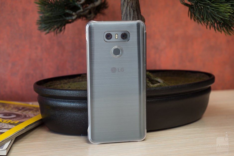 The LG G6 Quick Cover flip case matches the phone's style while protecting it from most angles - LG G6 Quick Cover flip case review