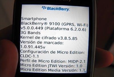 BlackBerry Pearl 9100 pictured with SureType and 3G connectivity