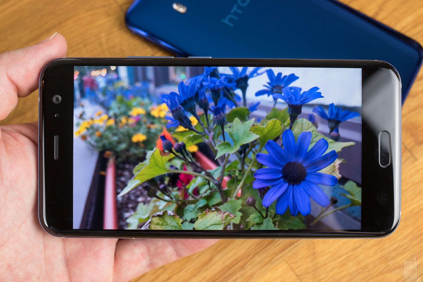 HTC U11 to score sRGB color space support, 1080p video recording at 60fps with future updates