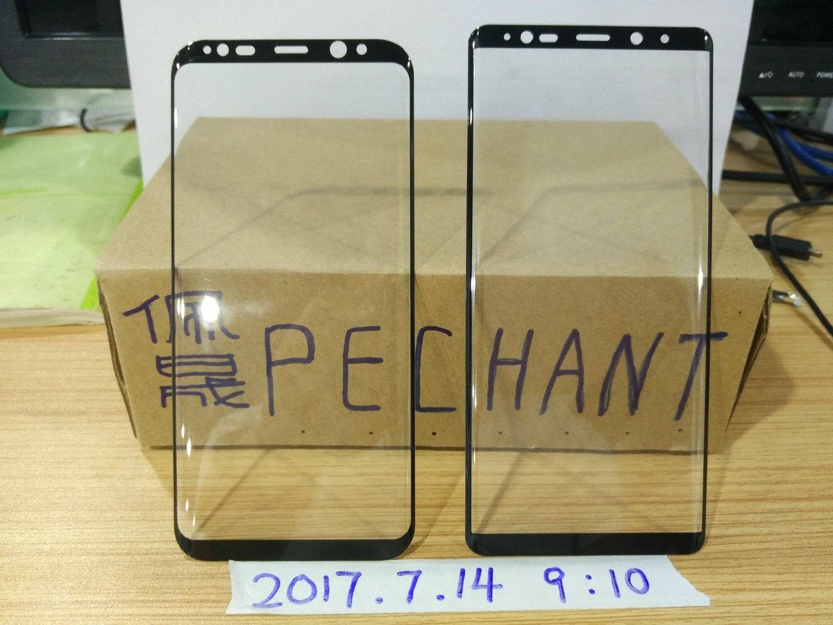The Samsung Galaxy S8+ panel on left, is compared to the panel that allegedly belongs to the unannounced Samsung Galaxy Note 8 - Photo compares the front panel from the Galaxy S8+ to an alleged panel from the Galaxy Note 8