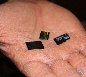 64GB memory chip expected to be compatible with Windows Phone 7 Series?