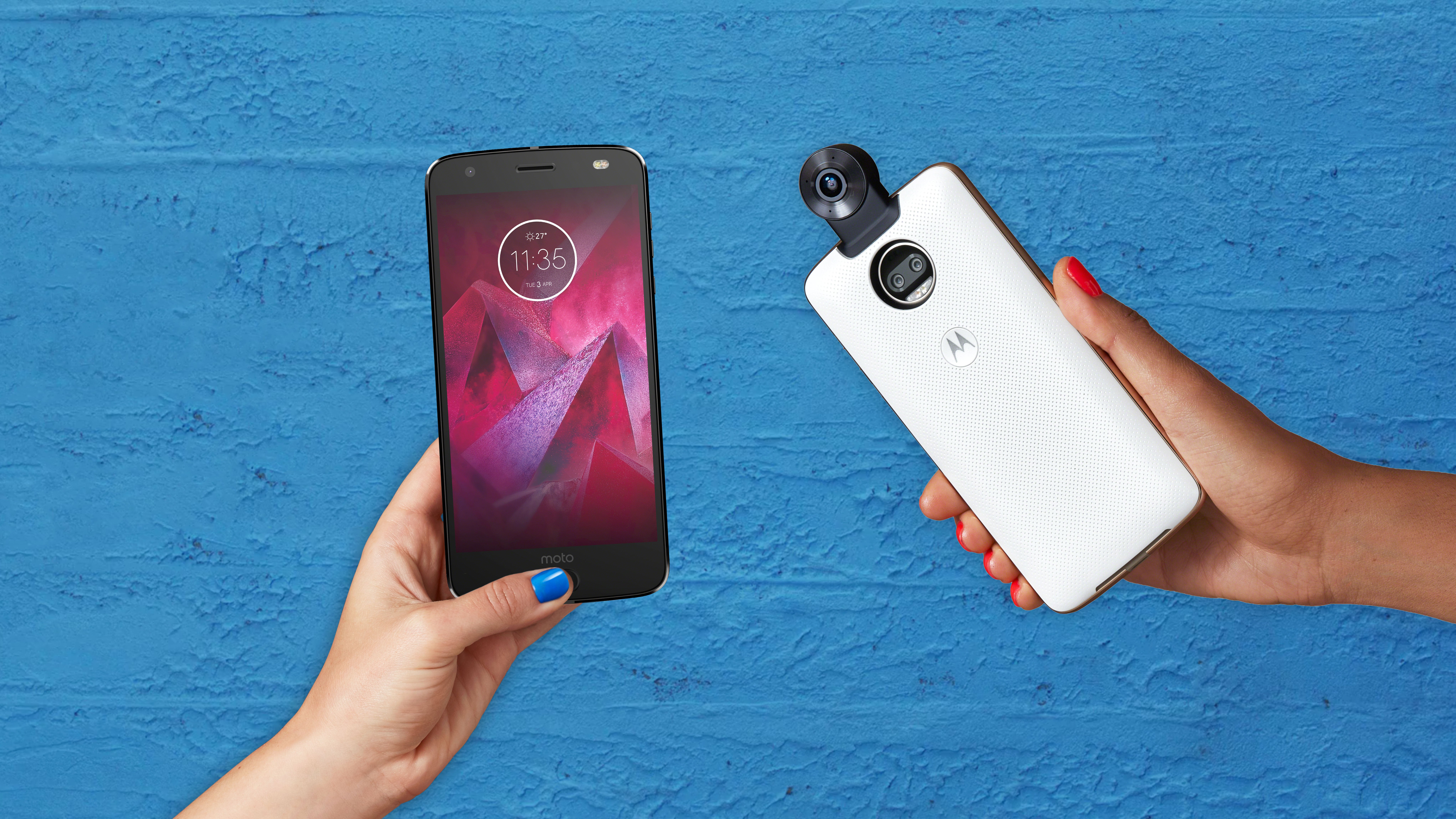 Meet the latest Moto Mod: a snap-on 360-degree camera