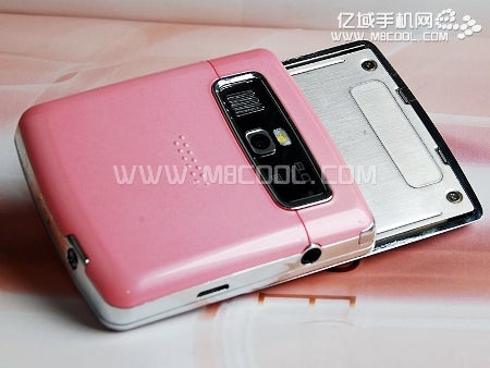 NOKLAE97-1 is an unannounced Nokia knock-off texting phone from China