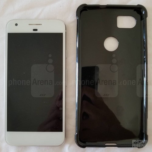 Alleged Pixel XL 2 case compared to original Pixel and Galaxy S8 – yeah, it&#039;s big