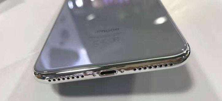 iPhone 7s Plus dummy unit captured in live pictures shows its shiny glass back side