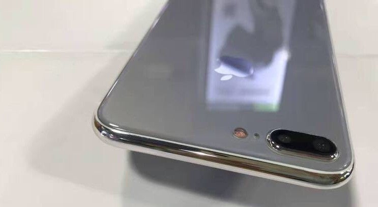 iPhone 7s Plus dummy unit captured in live pictures shows its shiny glass back side