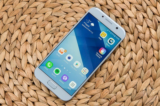 Samsung's Galaxy A5 (2017) is now getting Android 7.0 Nougat