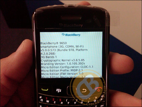 BlackBerry Bold 9650 in the flesh gets handled