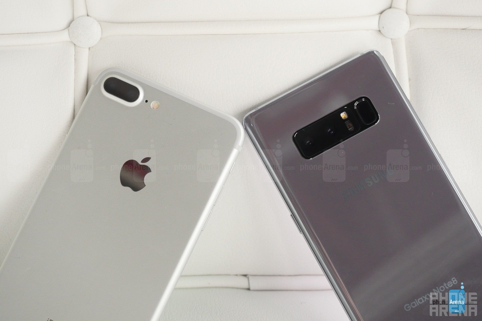 Galaxy Note 8 vs iPhone 7 Plus: first look