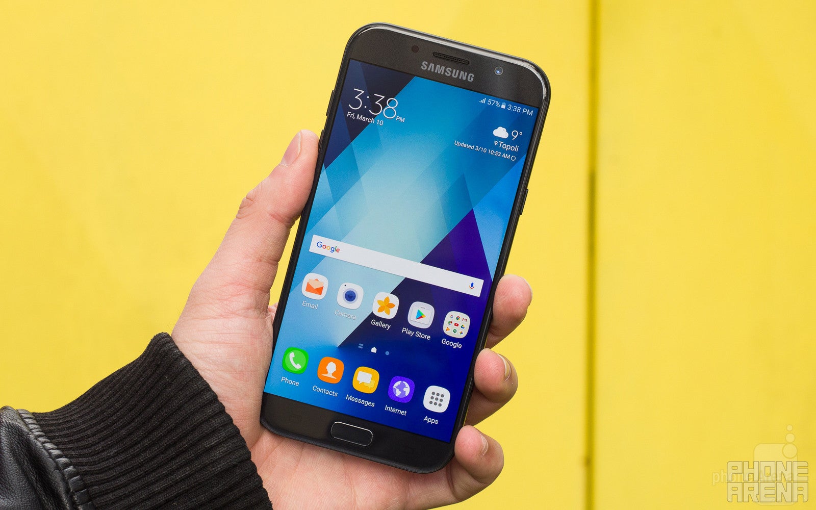 The Samsung Galaxy A7 (2017), which most definitely does not feature an Infinity Display - The Samsung Galaxy A series may get Infinity Displays starting next year