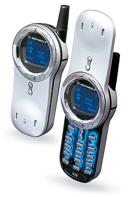 PhoneArena&#039;s Retro-Rewind: Motorola v70
