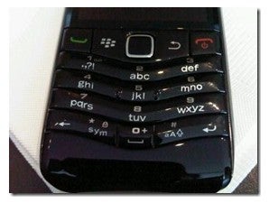 Additional picture of the BlackBerry Pearl 9105 gets snapped with its T9 keyboard