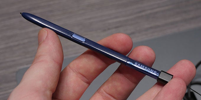 LG V30 vs Samsung Galaxy Note 8: comparación de phablet de pantalla ultra ancha de primer vistazo