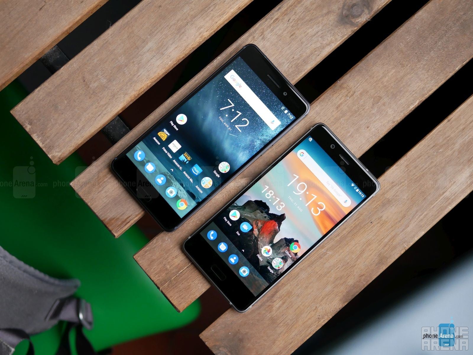 Nokia 8 vs Nokia 6 first look