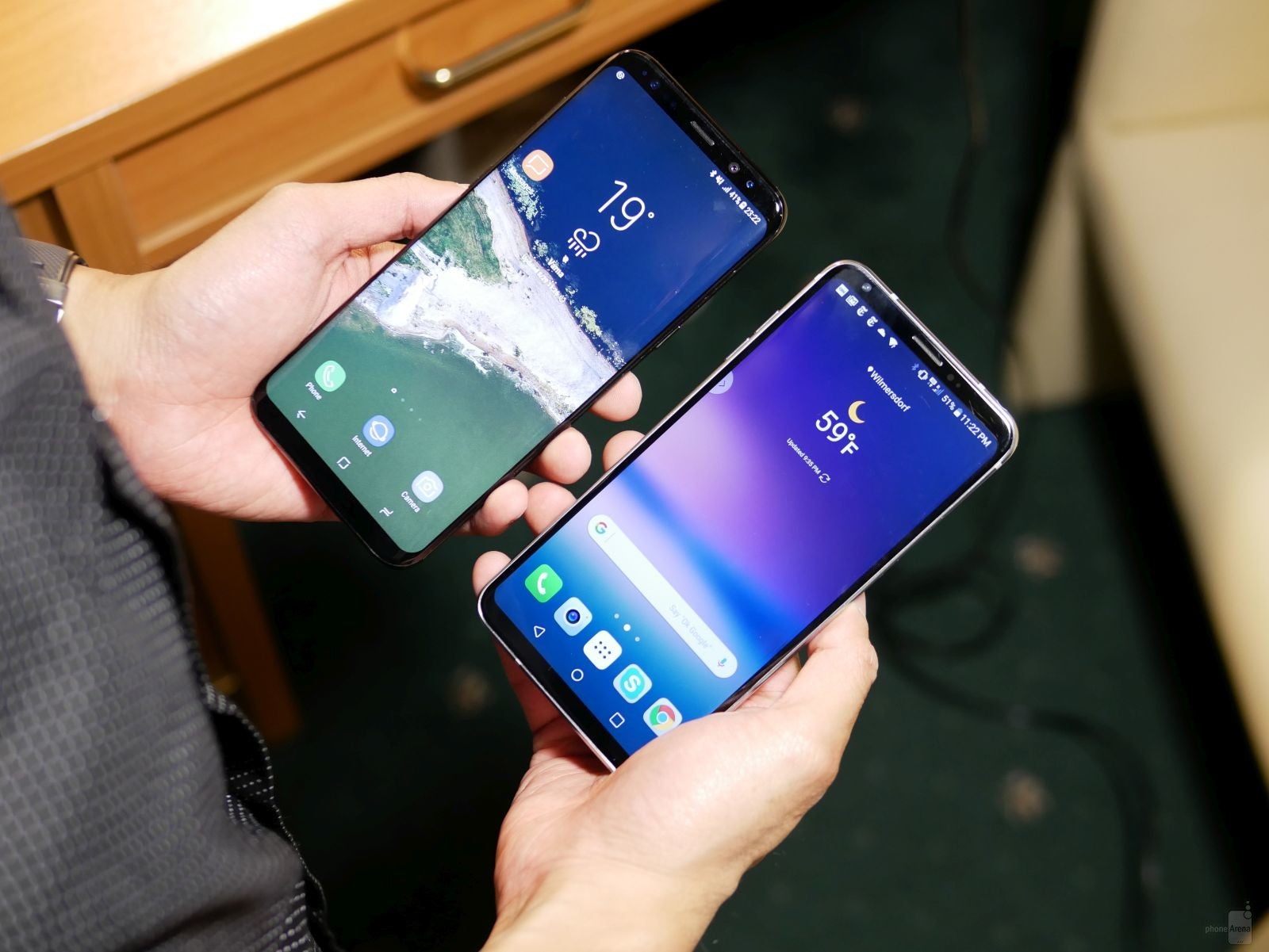 LG V30 vs Samsung Galaxy S8+ first look comparison