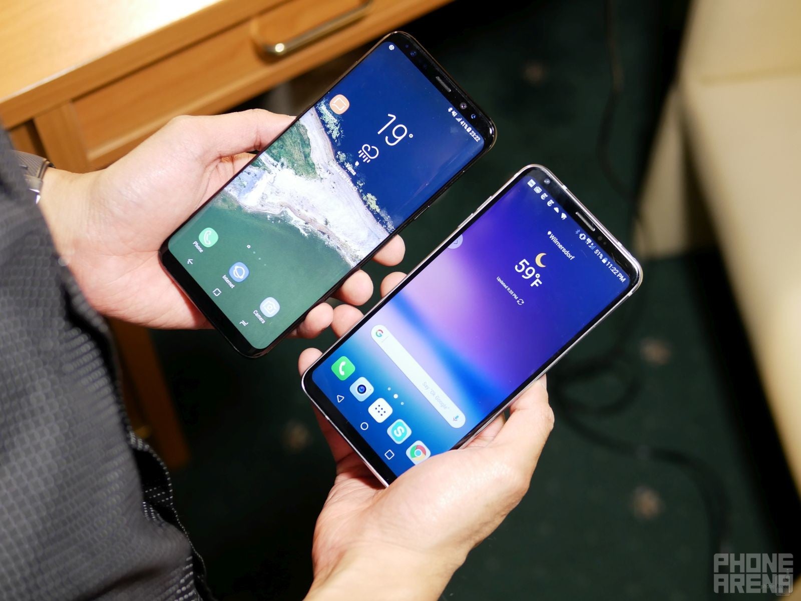 LG V30 vs Samsung Galaxy S8+ first look comparison