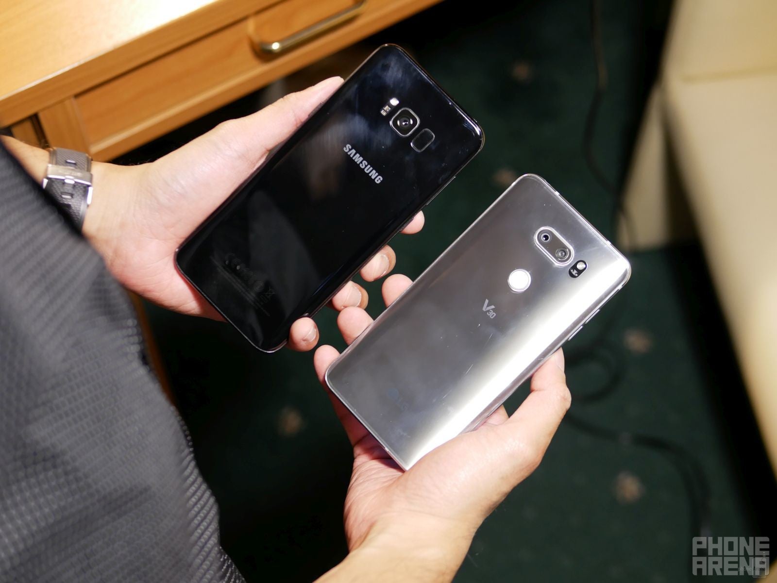 LG V30 vs Samsung Galaxy S8+ first look comparison