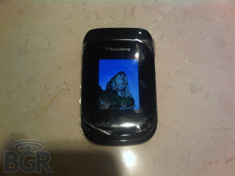 OS 6.0 gets previewed on the BlackBerry 9670 - which is a flip phone?