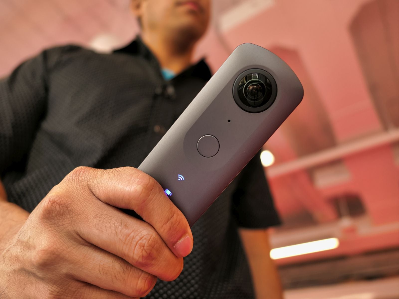 Ricoh Theta V hands-on - PhoneArena