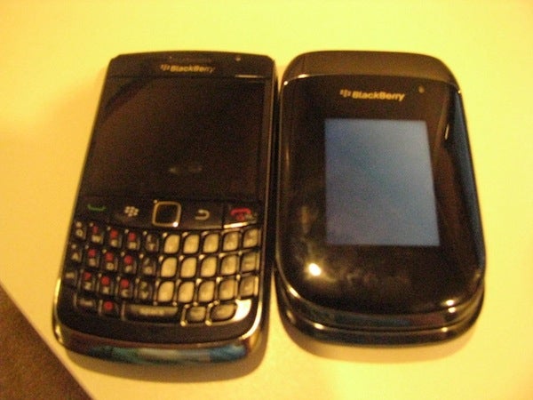 BlackBerry 9670 &amp; BlackBerry Atlas pose for the camera