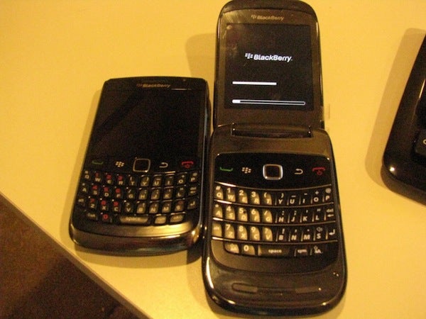 BlackBerry 9670 &amp; BlackBerry Atlas pose for the camera
