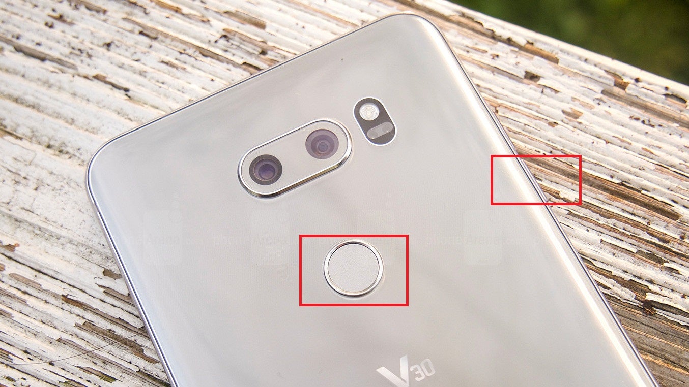 press and hold the power key and volume down key at the same - How to take a screenshot on the LG V30