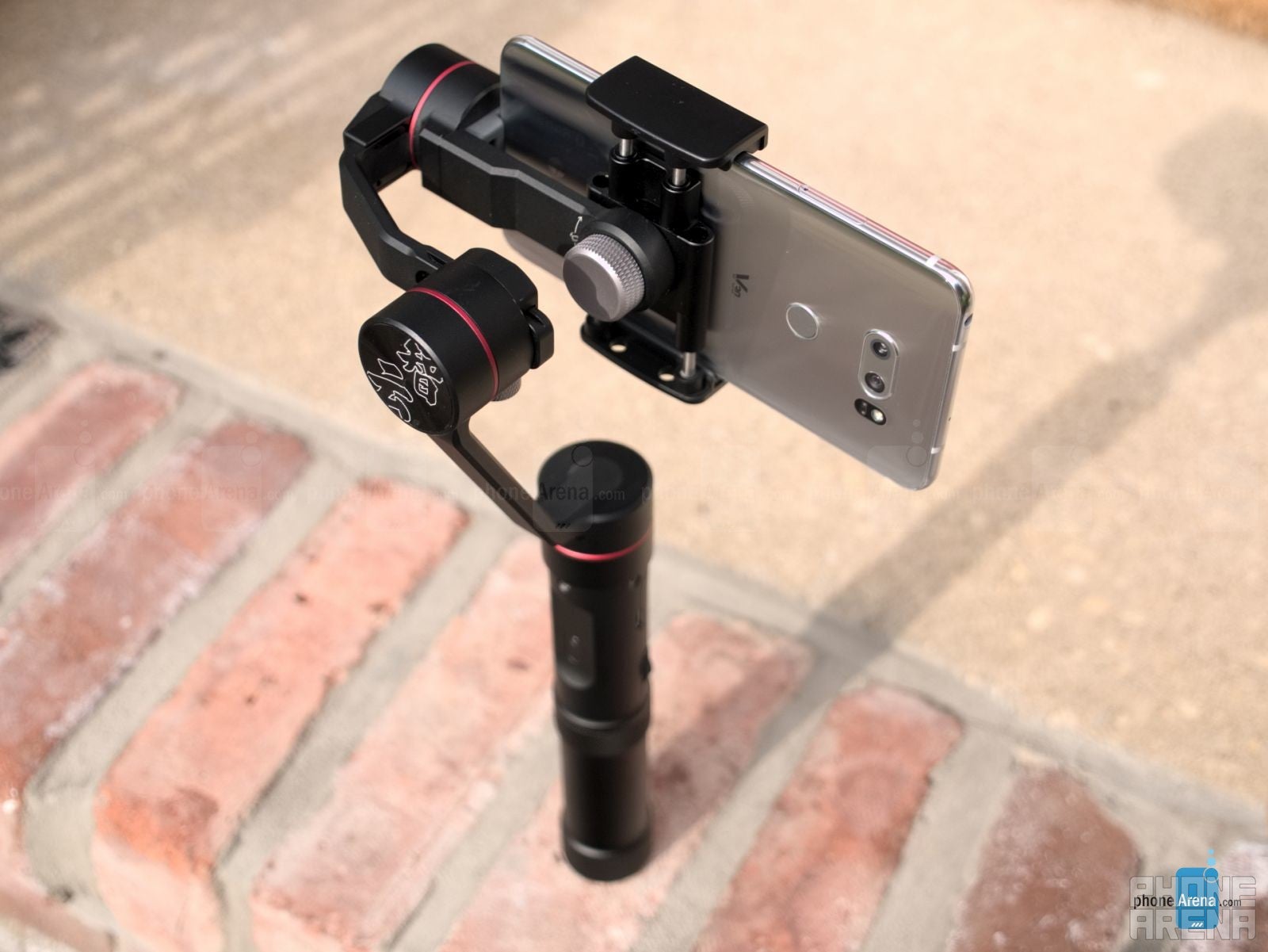It&#039;s weighty, but it has a solid build quality with its metal construction. - Zhiyun Smooth 3 hands-on