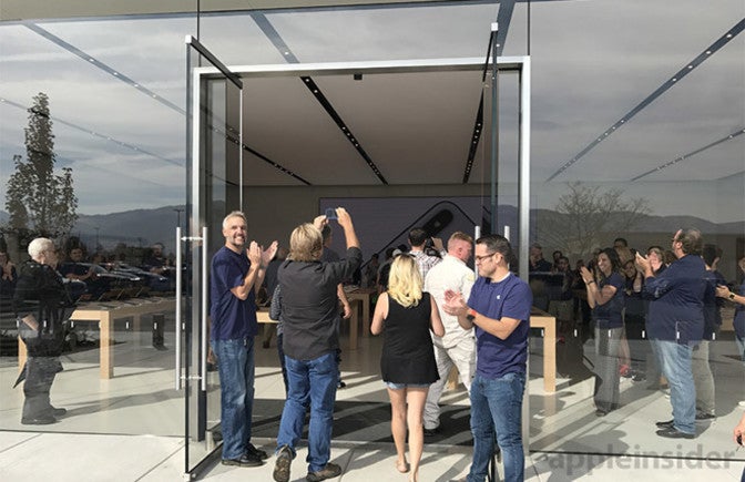 Relocated Apple Store opens its doors yesterday in Reno, Nevada - Apple Store opens in Reno, Nevada after relocating; new Apple store 2.0 design is open and airy