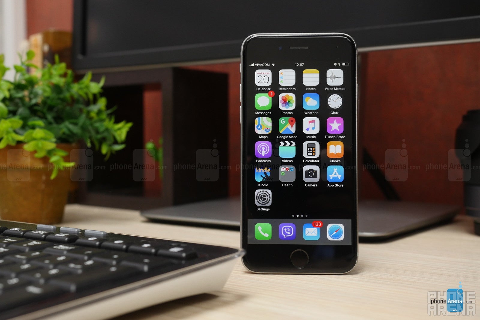The original iPhone wallpaper was all-black. - iOS 11 brings back legendary wallpapers from original iPhone home and lockscreen