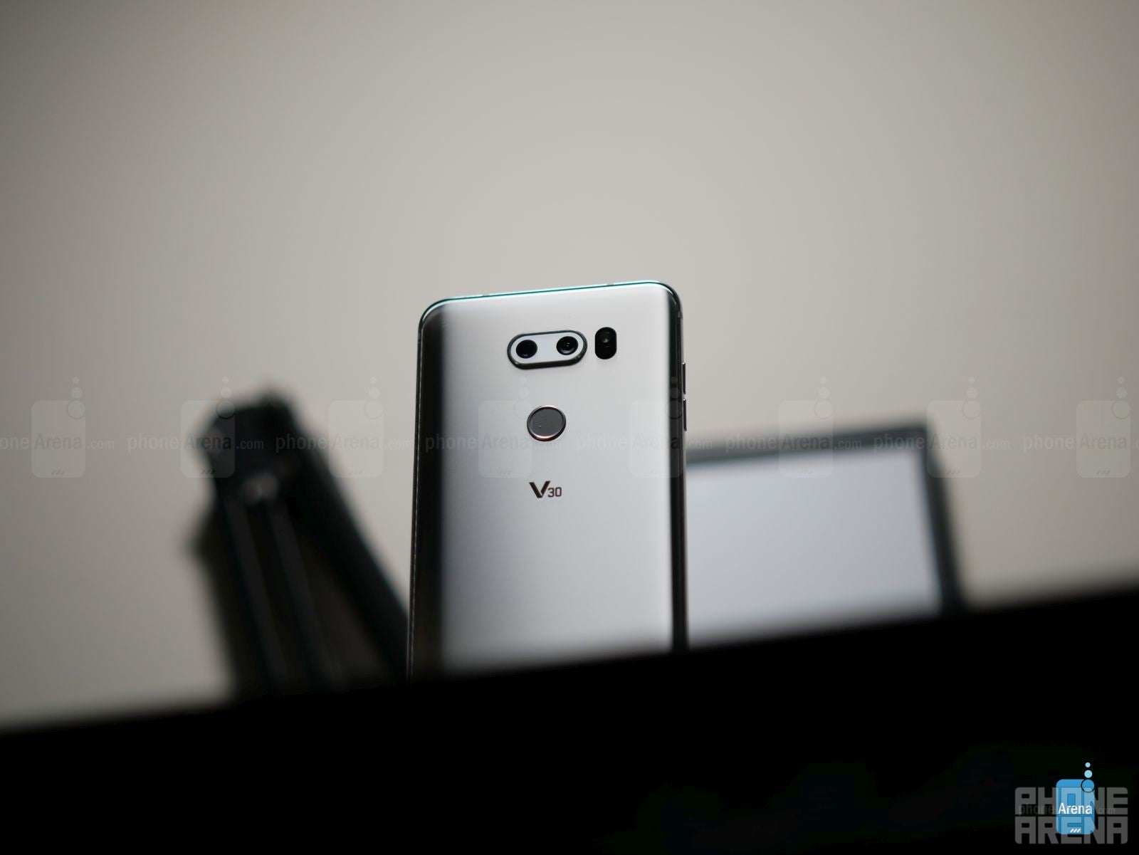 How to achieve that cinema style look with the LG V30