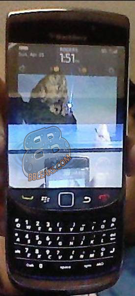 New picture of the BlackBerry Slider shows OS 6 on board