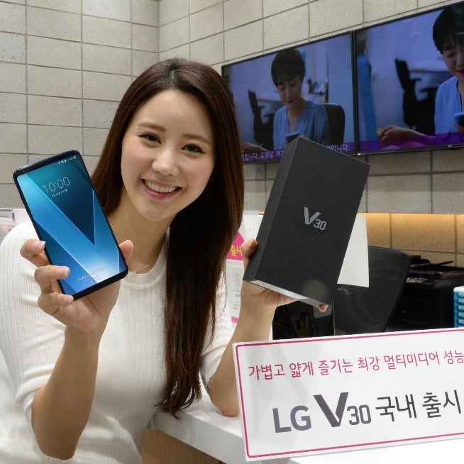 LG V30 officially launches in the US in early October, will be expensive