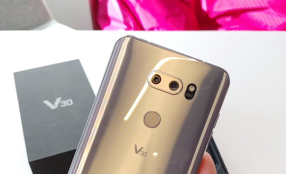 T-Mobile unboxes the LG V30, films everything on another V30, no headphones in sight