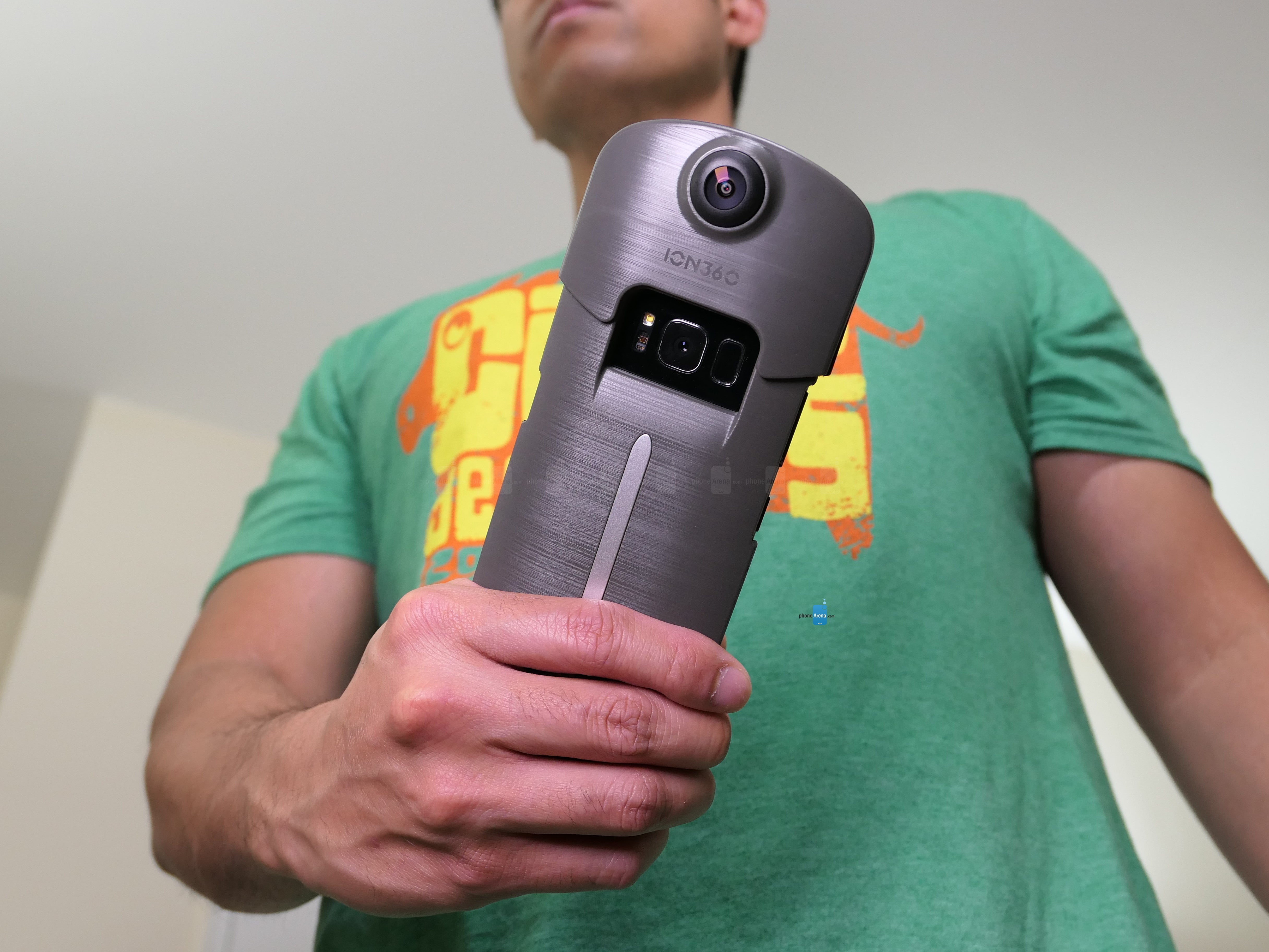 ION360 U is a portable 360-degree camera & battery case for your iPhone or Galaxy