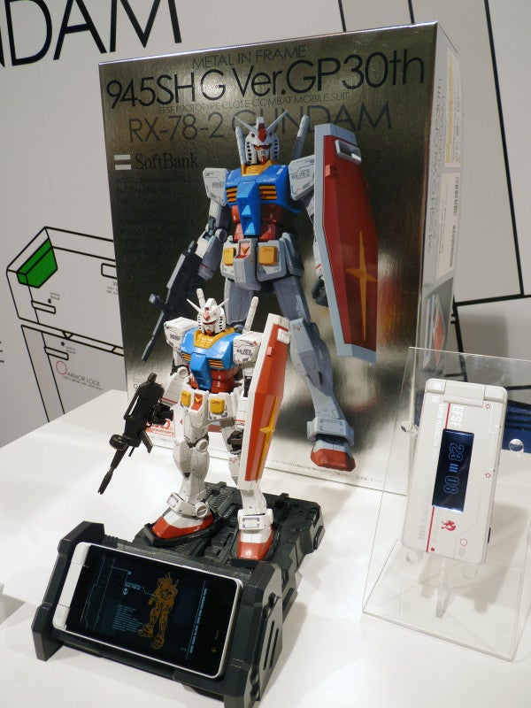 Japan&#039;s Gundam phone sports a 12.1-megapixel camera &amp; 3.4&quot; OLED display