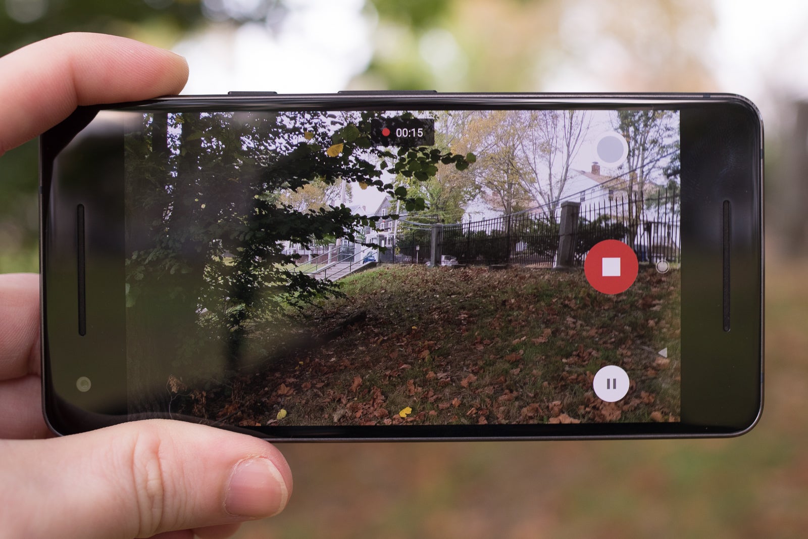 Google looking into Pixel 2 clicking sound issue, offers temporary solution