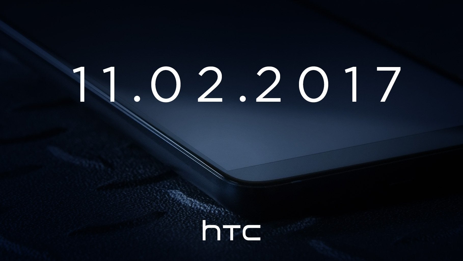 Another teaser shows the bezel-less display of the HTC U11+