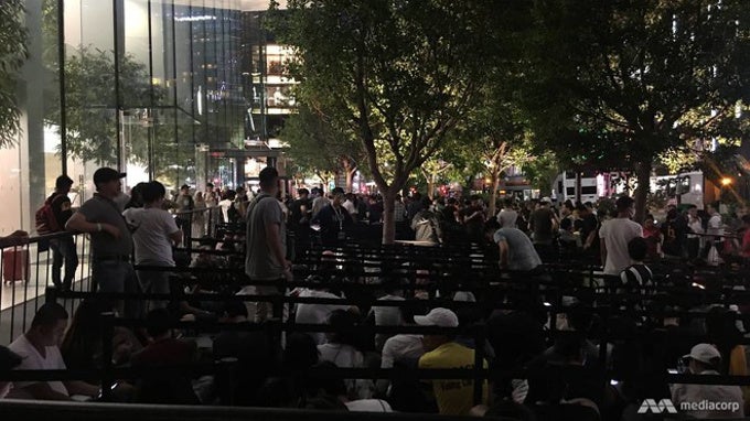 Giant lines start forming for iPhone X