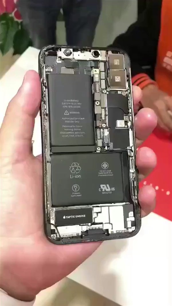 L marks the spot - Teardown images give us a peek at iPhone X innards and its L-shaped battery